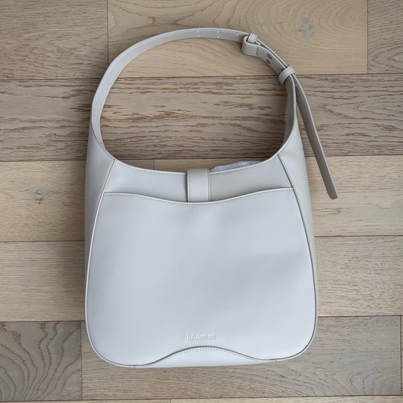 lululemon Leather Alternative Shoulder Bag 8L BRAND NEW, never used! - Picture 4 of 10